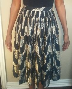Black And Gold Mettalic Skirt Size 6 (petite)